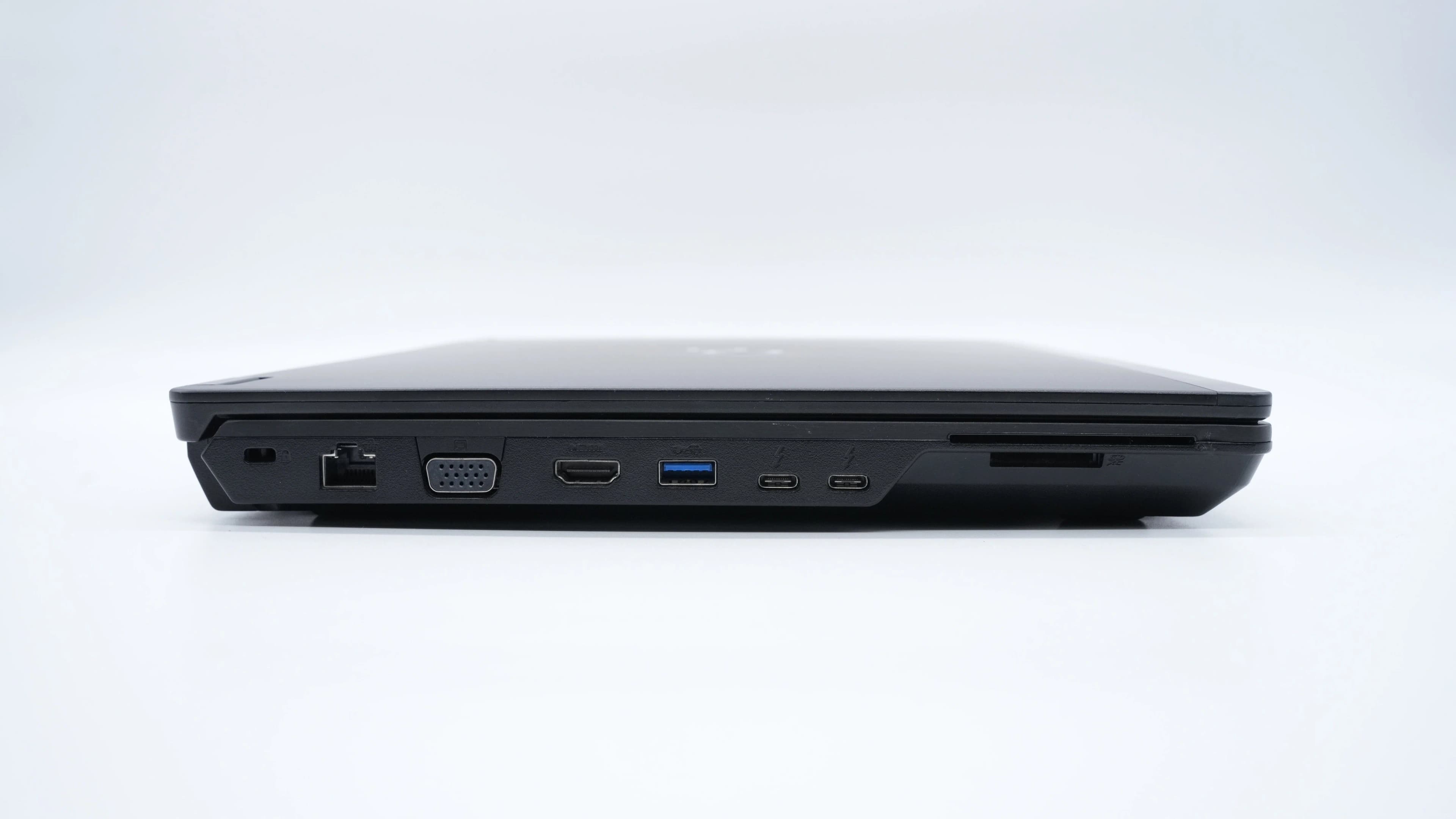 Gaming fujitsu CELSIUS H780 8ème Intel core 7 12 DDR4 16GO 2400MHz 512GO NVMe OUI Intel UHD NVIDIA 4GO 15.6" Noire 120Wh USB 3.0 Window 11 Gaming — vignette 3